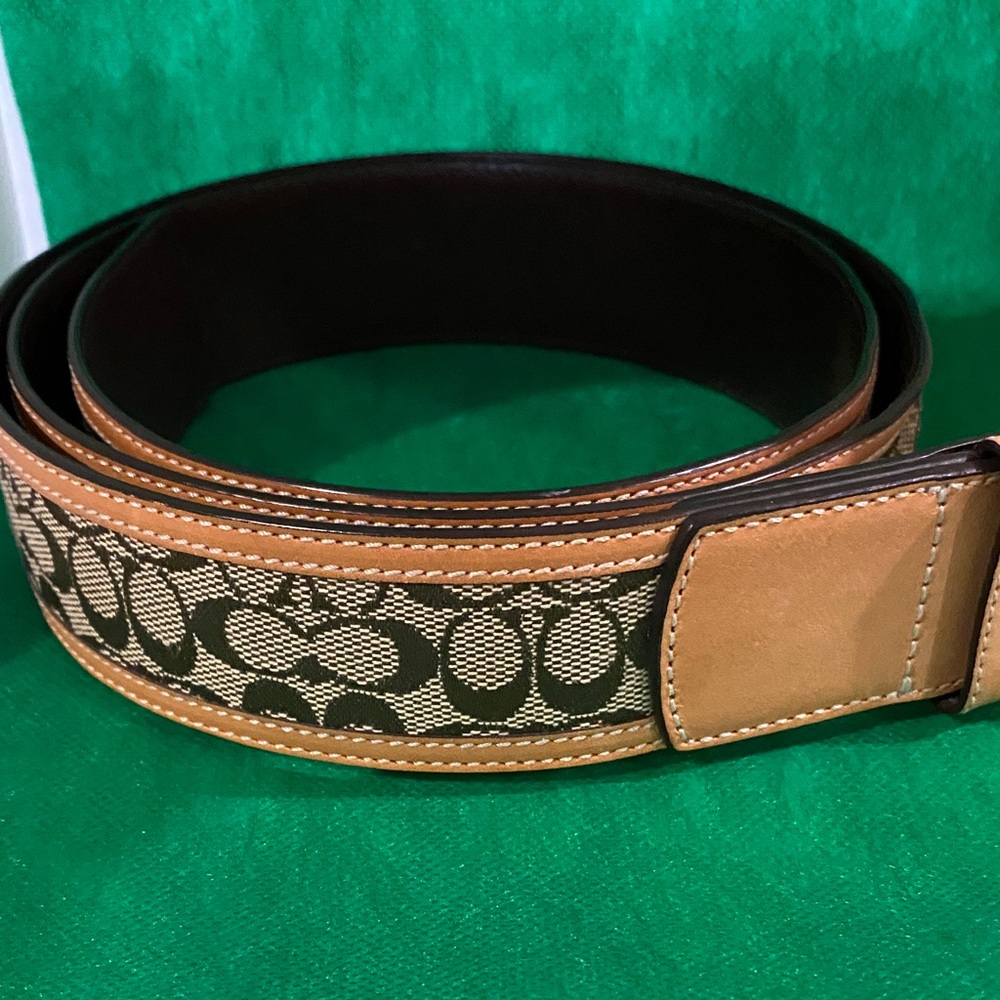 Coach women’s logo Leather Belt